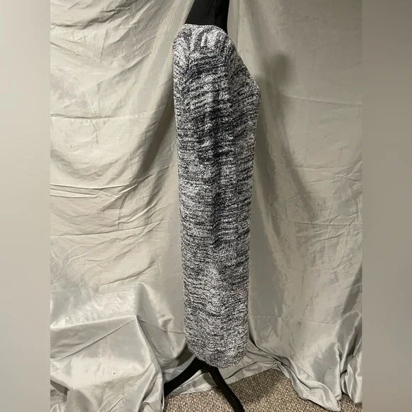 Elegant Knit Long Sleeve Pajama Dress in Black and Gray - Picture 4 of 7